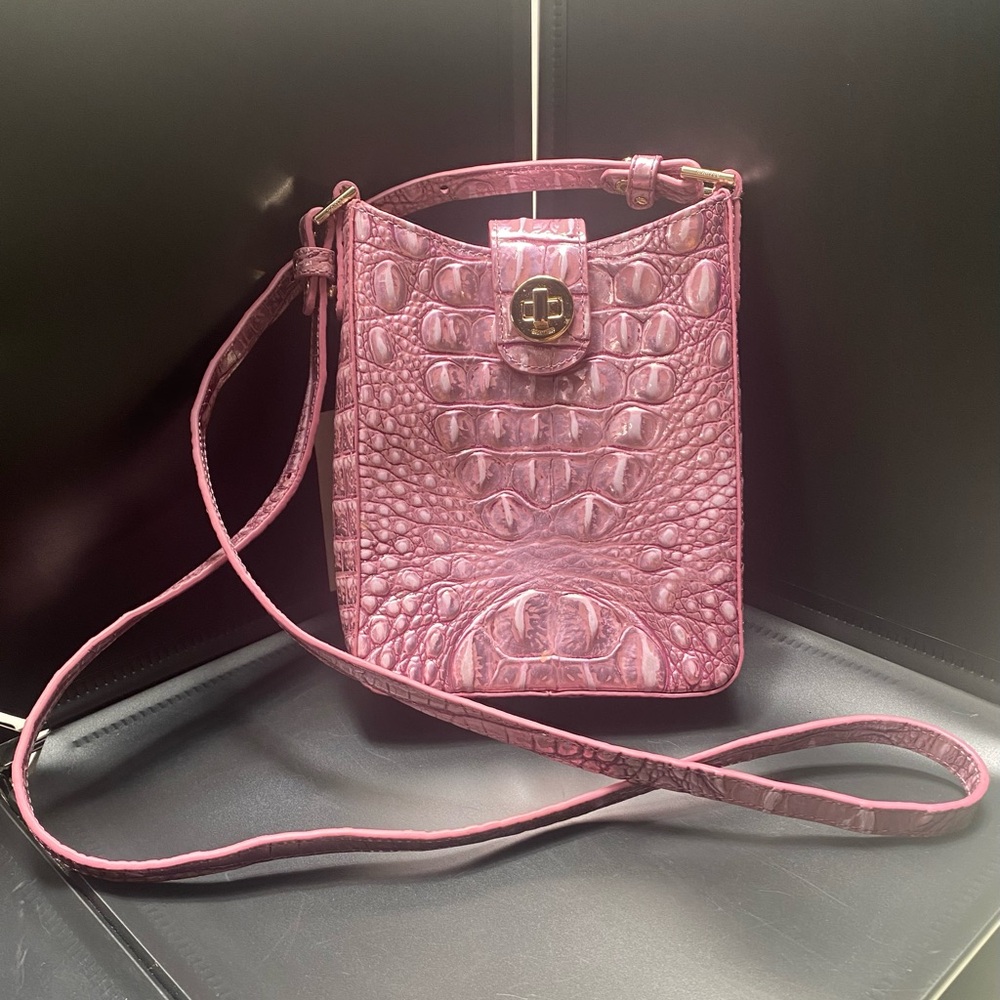 Elegant Pink Crocodile-Embossed Crossbody Bag